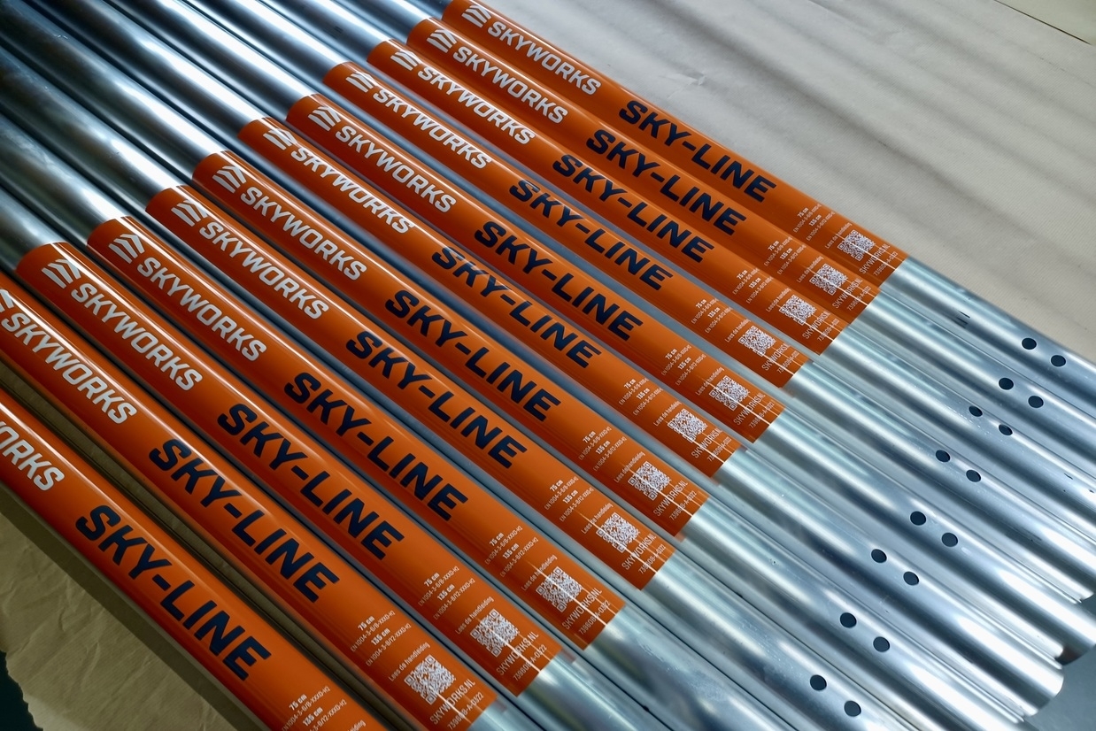 Altrex aluminium scaffolding tubes decorated with TOP decals