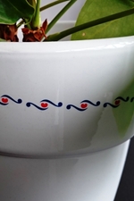 Multicolor decoratie op gepoedercoat aardewerk